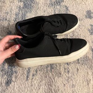 Reaction Kenneth Cole Black and White Men's Sneakers